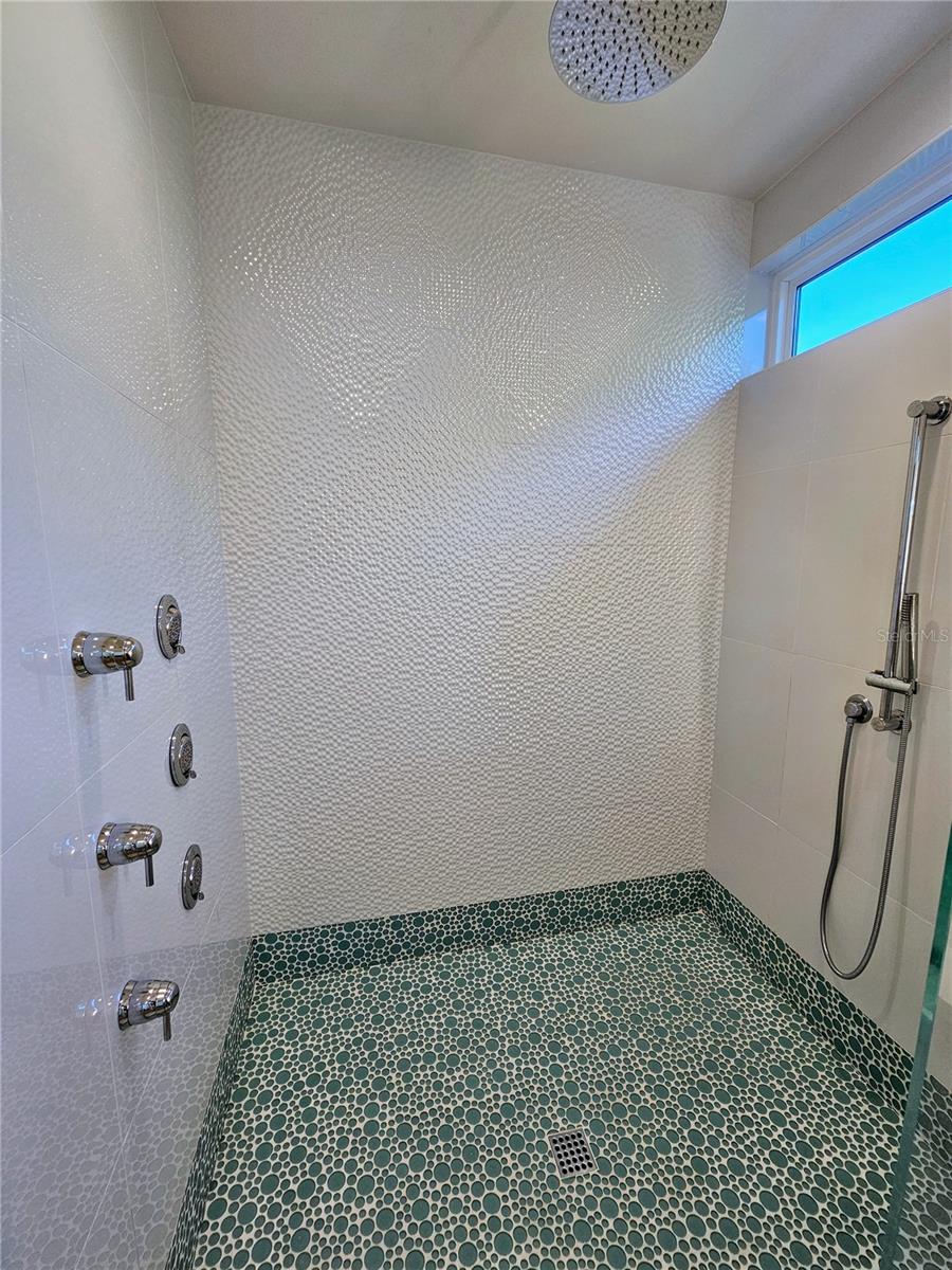 2408 NASSAU ST — photo 13
