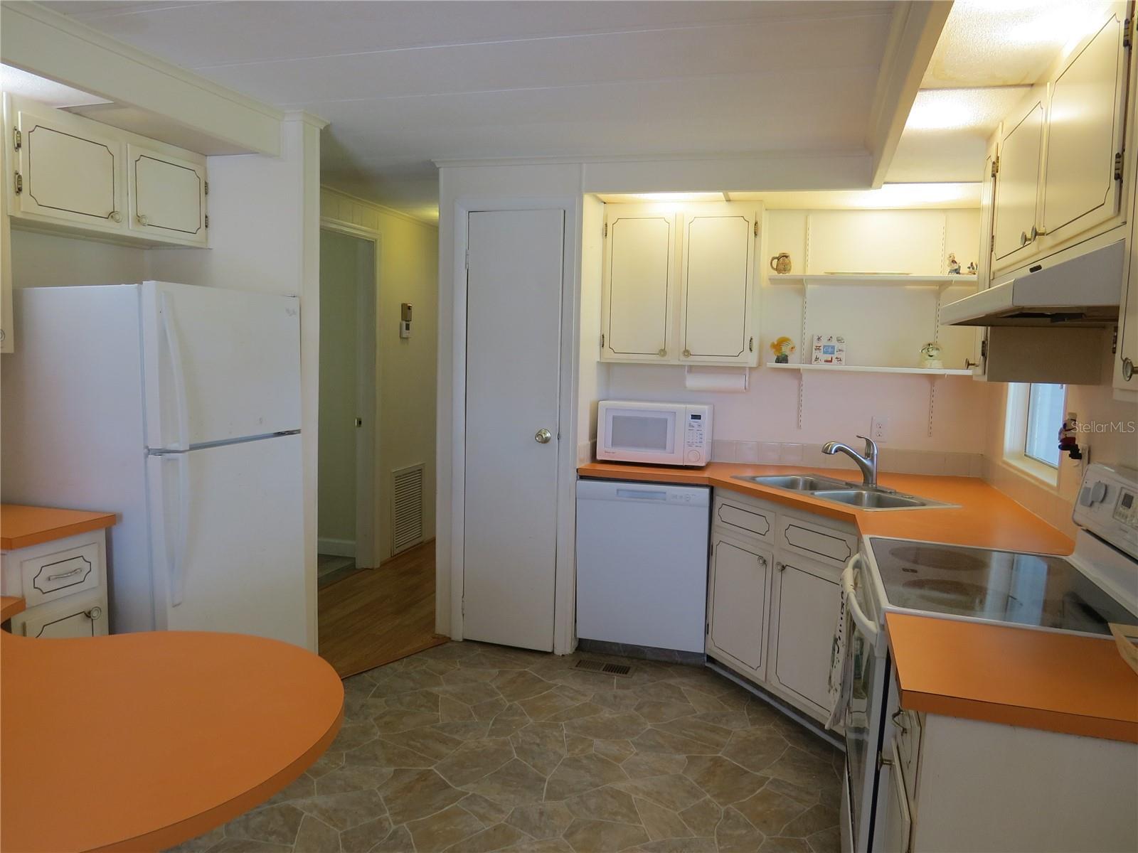 705 BLACKBURN BLVD — photo 3