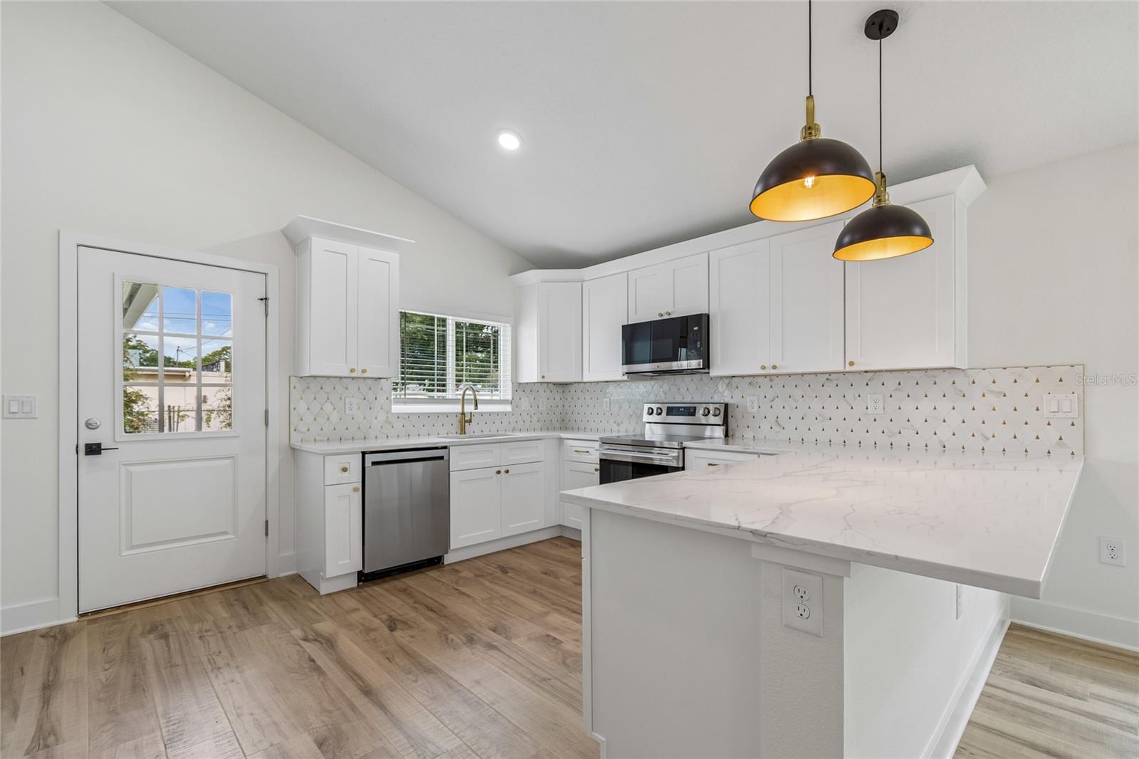 2301 HIGHLAND ST S — photo 9