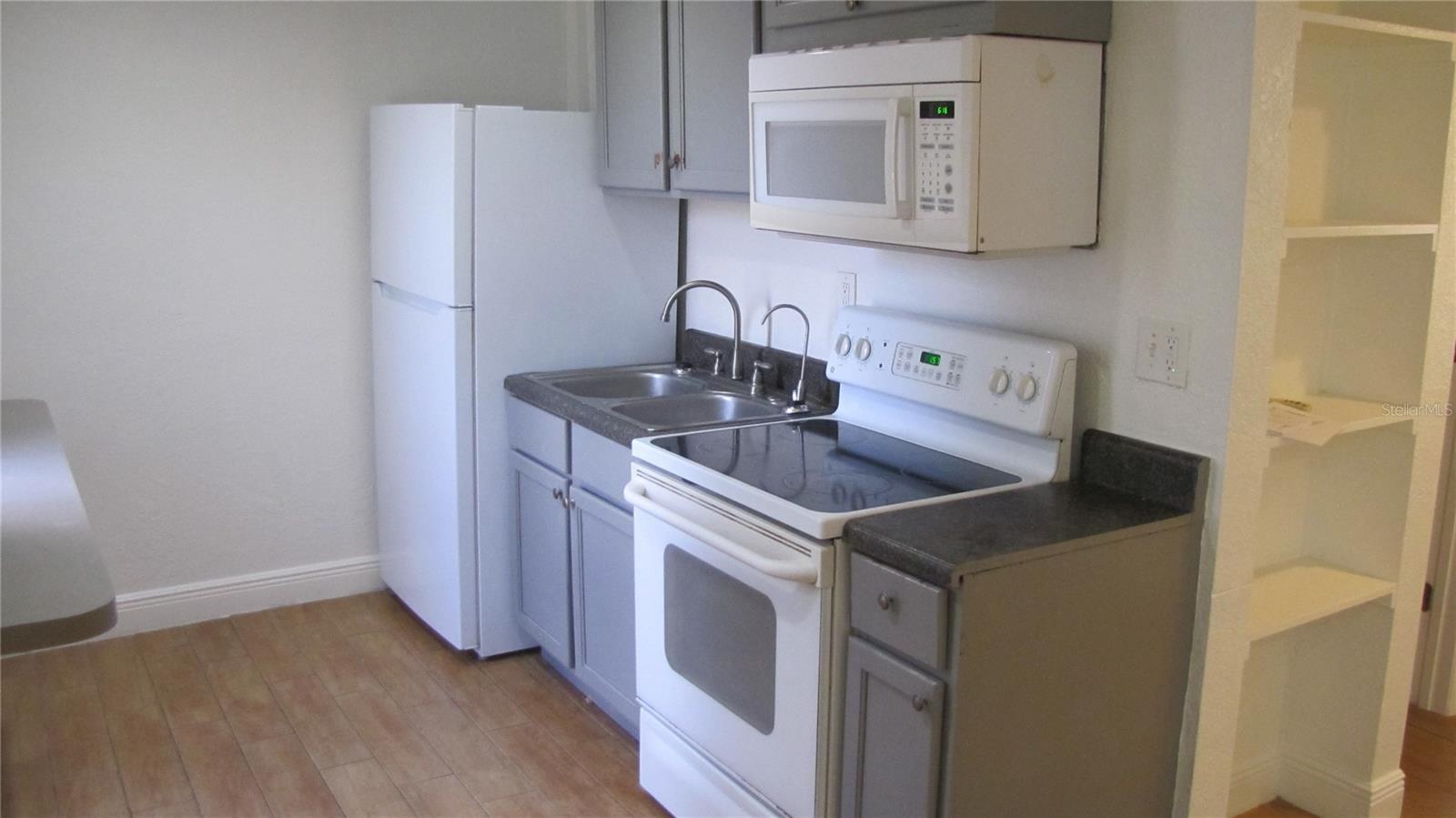 109 E GLADYS ST #D — photo 4