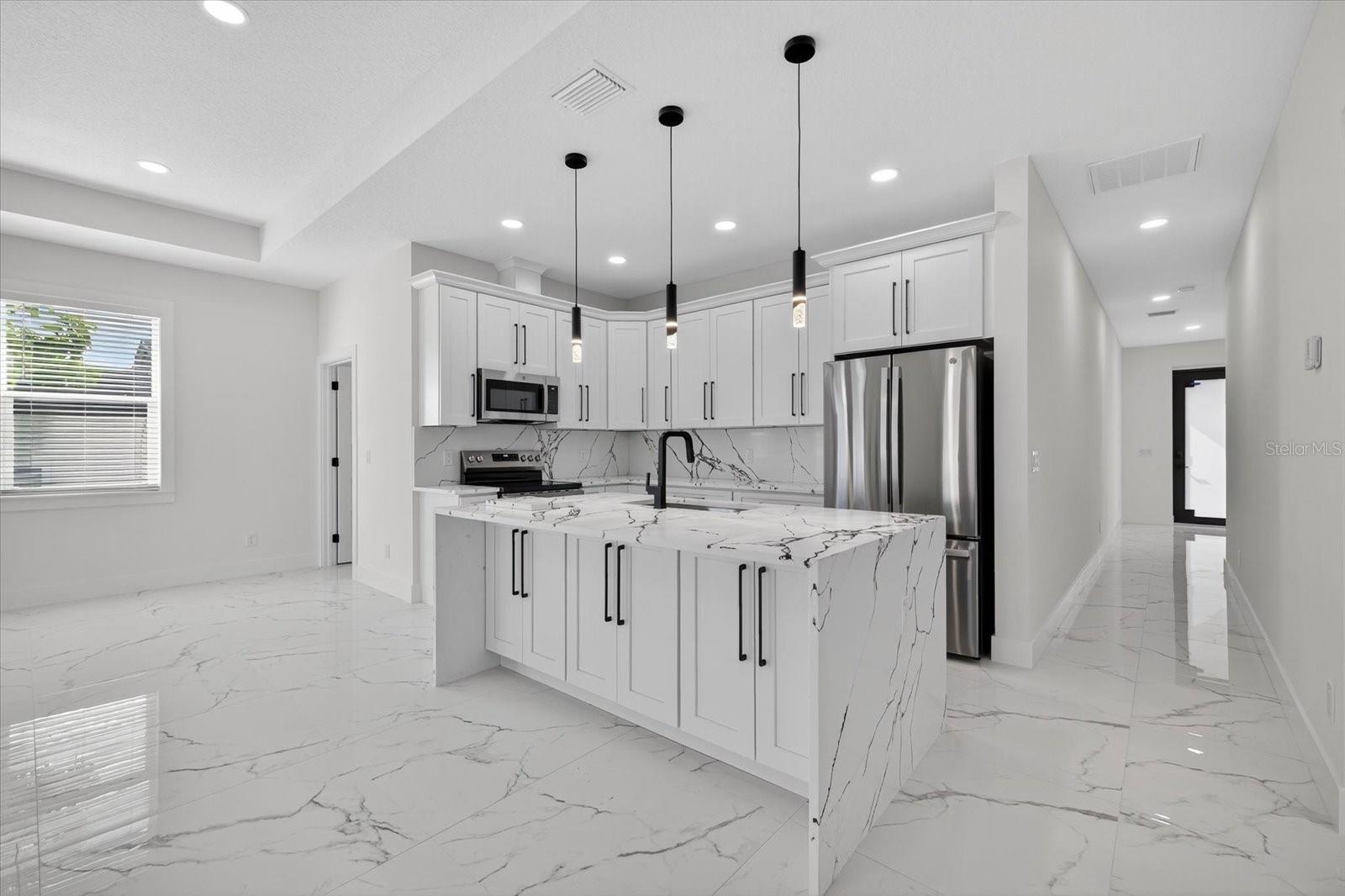 2719 W SAINT JOHN ST — photo 11