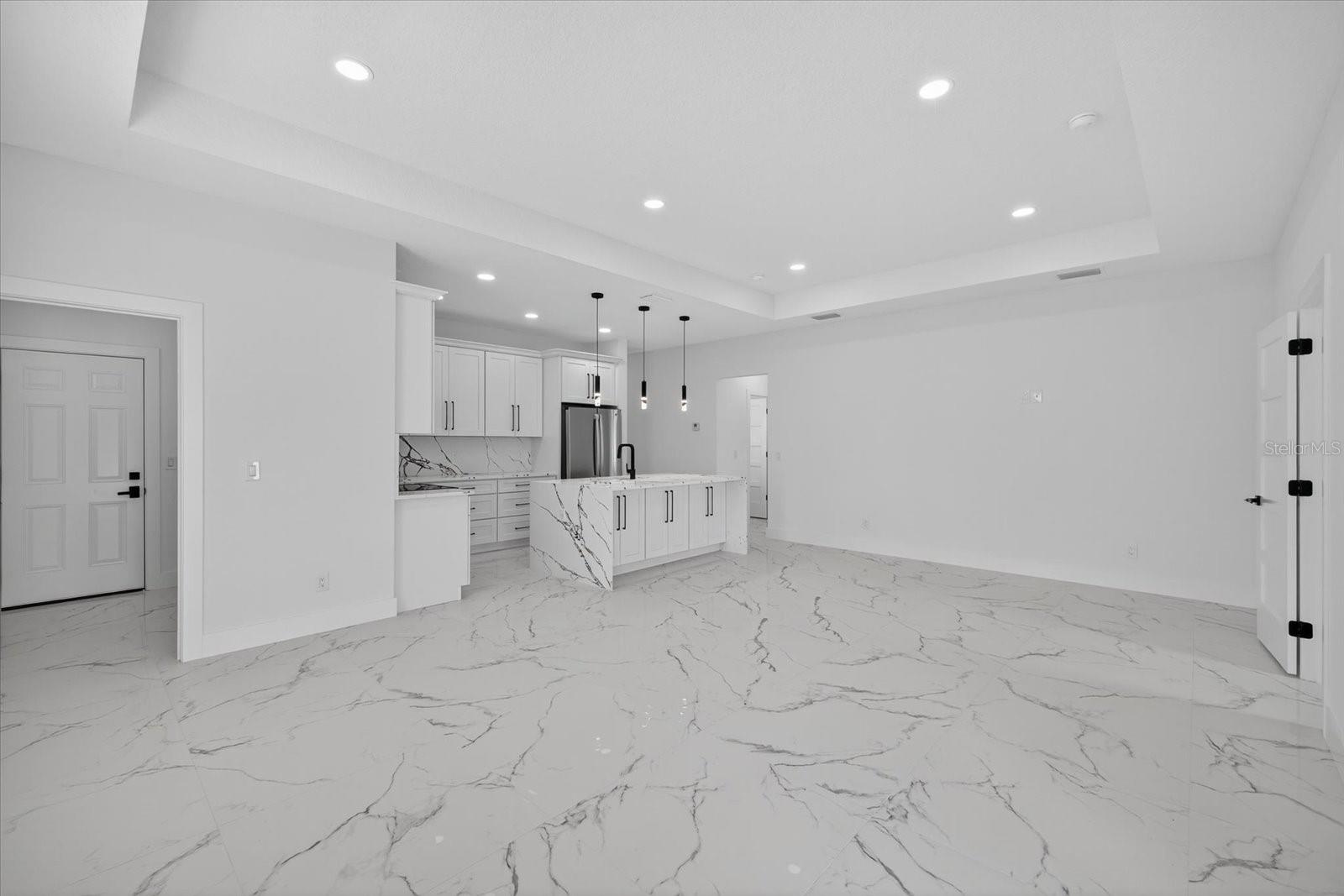 2719 W SAINT JOHN ST — photo 21