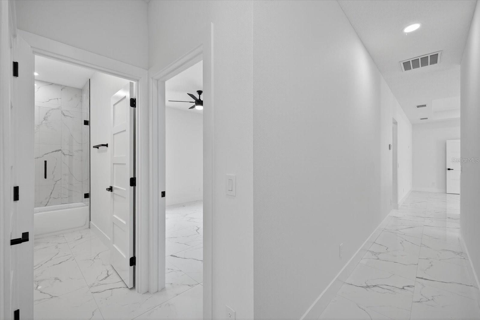 2719 W SAINT JOHN ST — photo 10