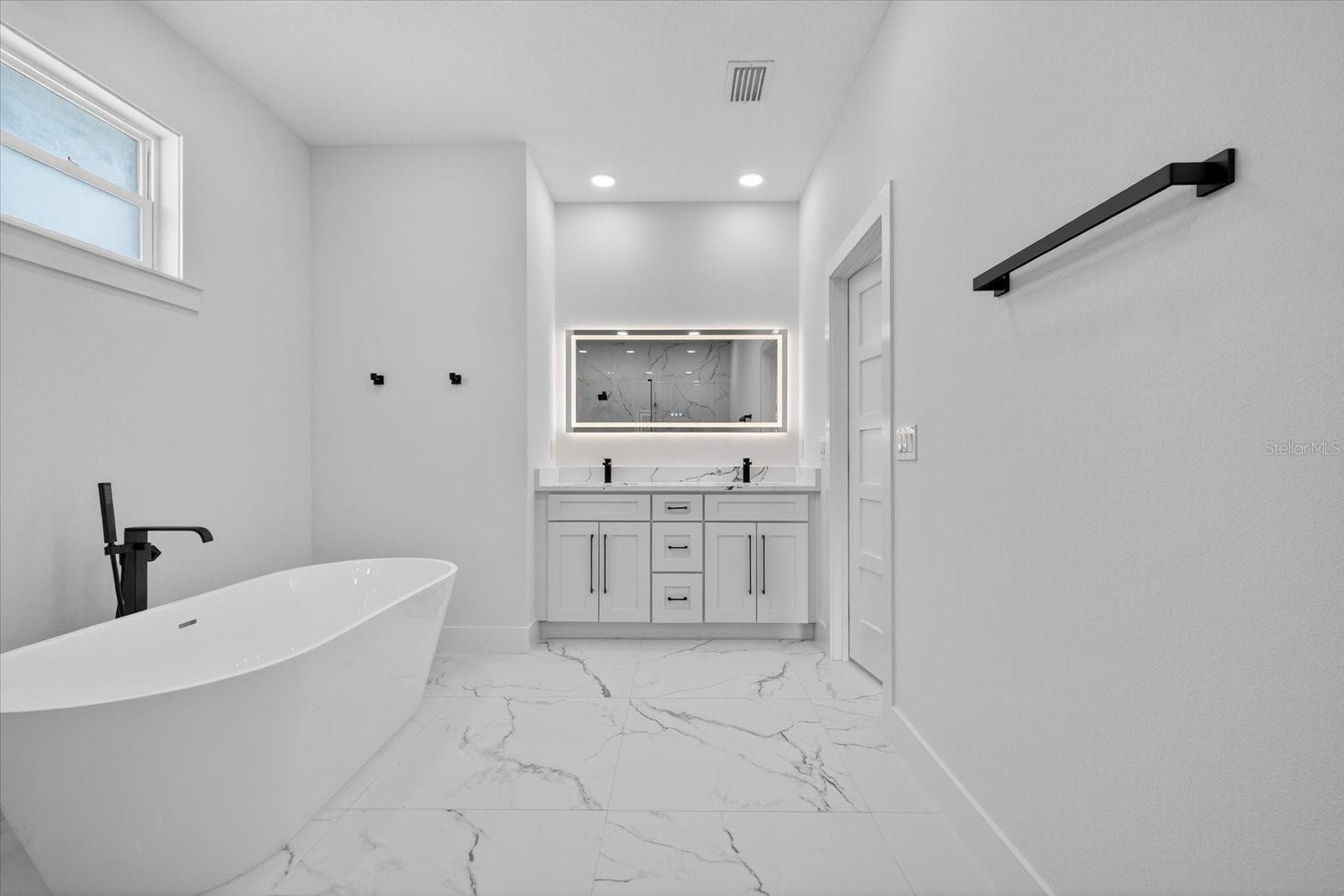 2719 W SAINT JOHN ST — photo 38