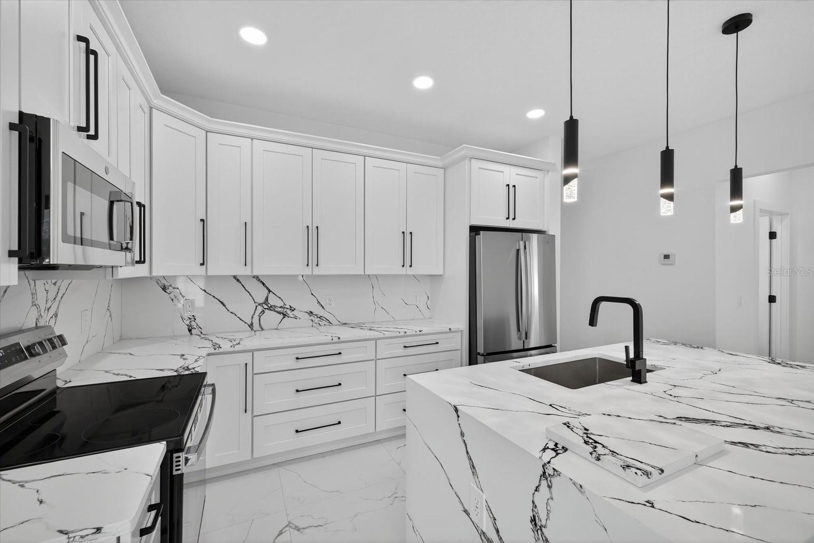 2719 W SAINT JOHN ST — photo 14