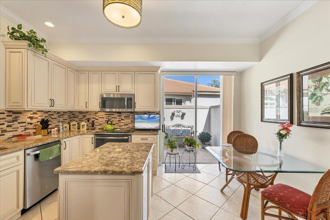 3881 CHATSWORTH GREENE CT #20 — photo 8