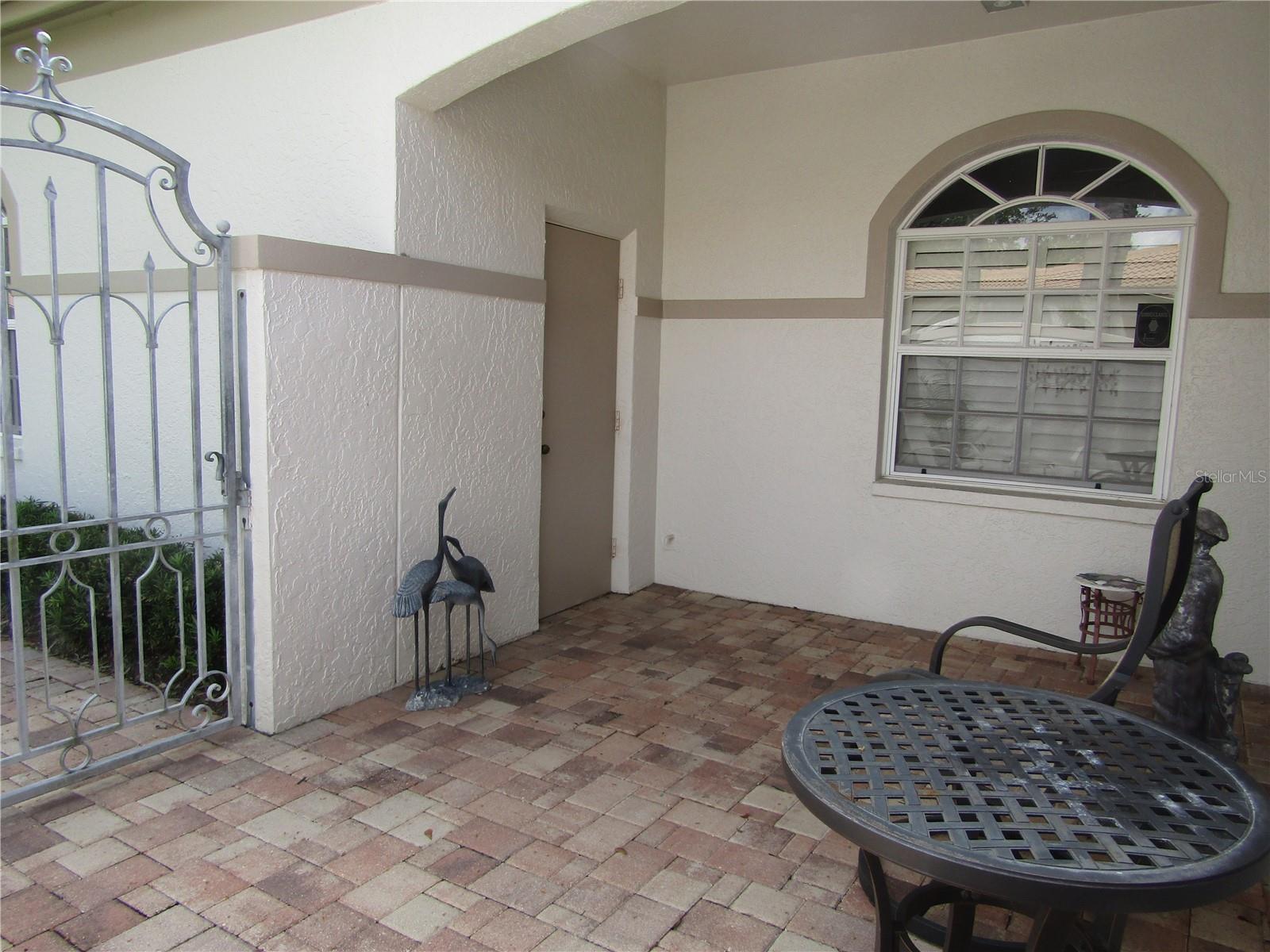 3881 CHATSWORTH GREENE CT #20 — photo 2