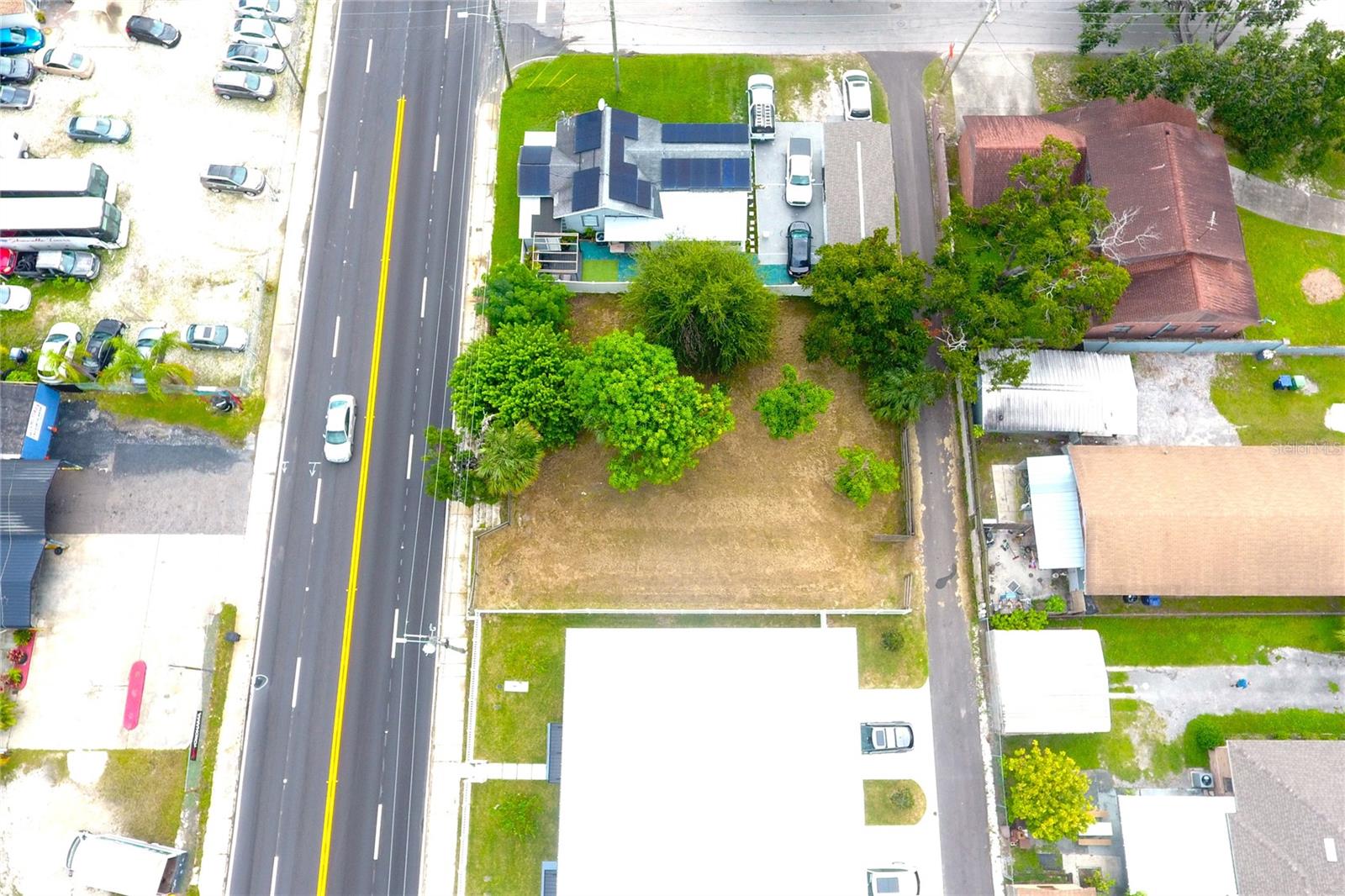 2606 W COLUMBUS DR — photo 4