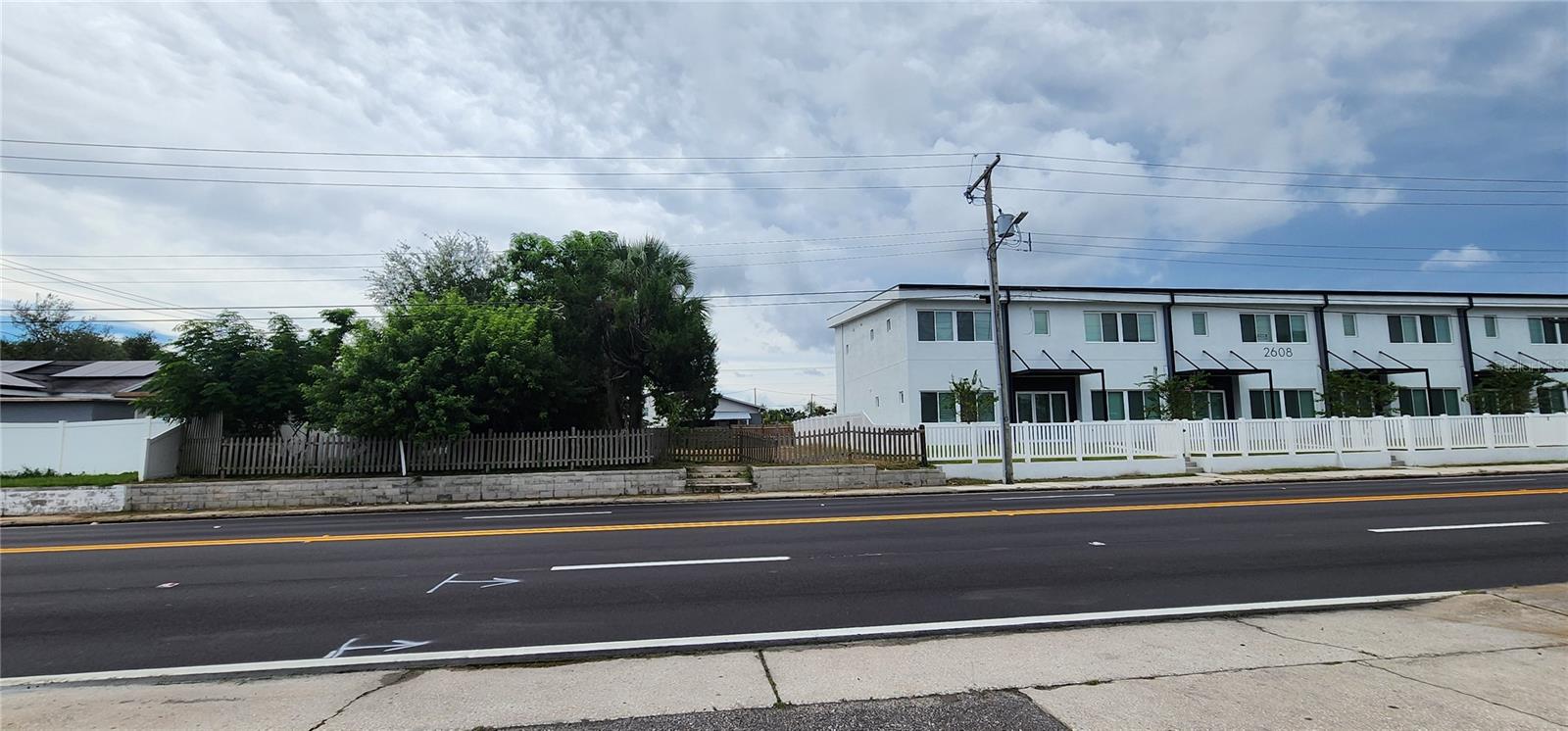 2606 W COLUMBUS DR — photo 11