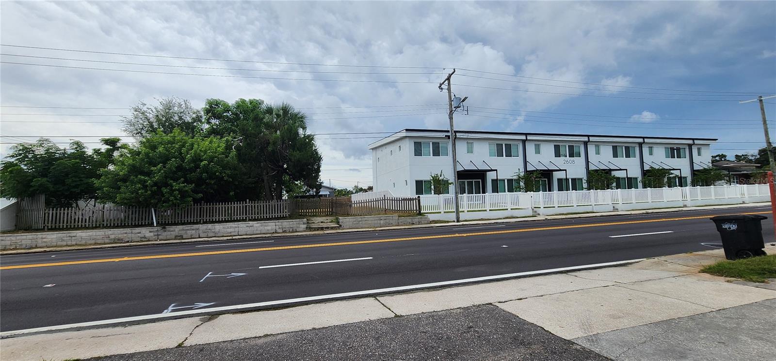 2606 W COLUMBUS DR — photo 12