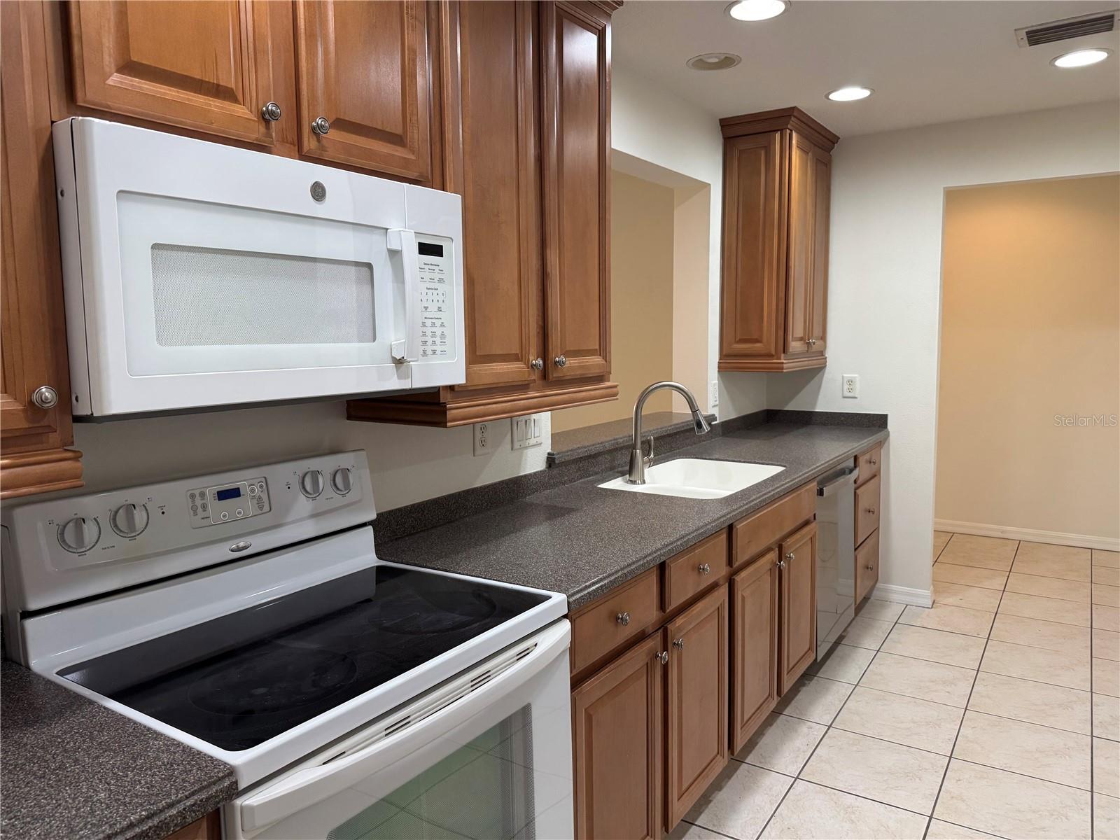 4037 OVERTURE CIR #4037 — photo 38