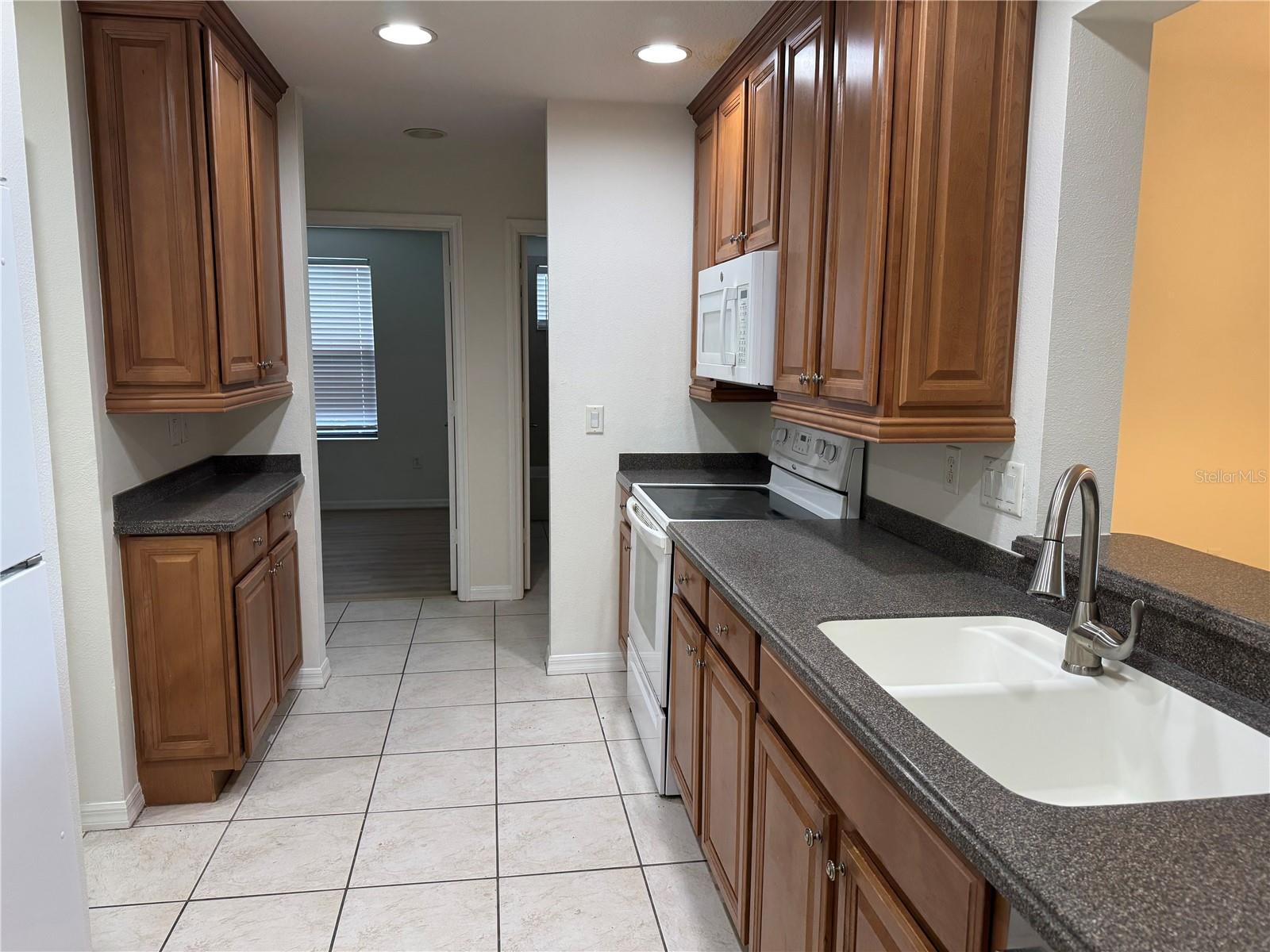 4037 OVERTURE CIR #4037 — photo 40