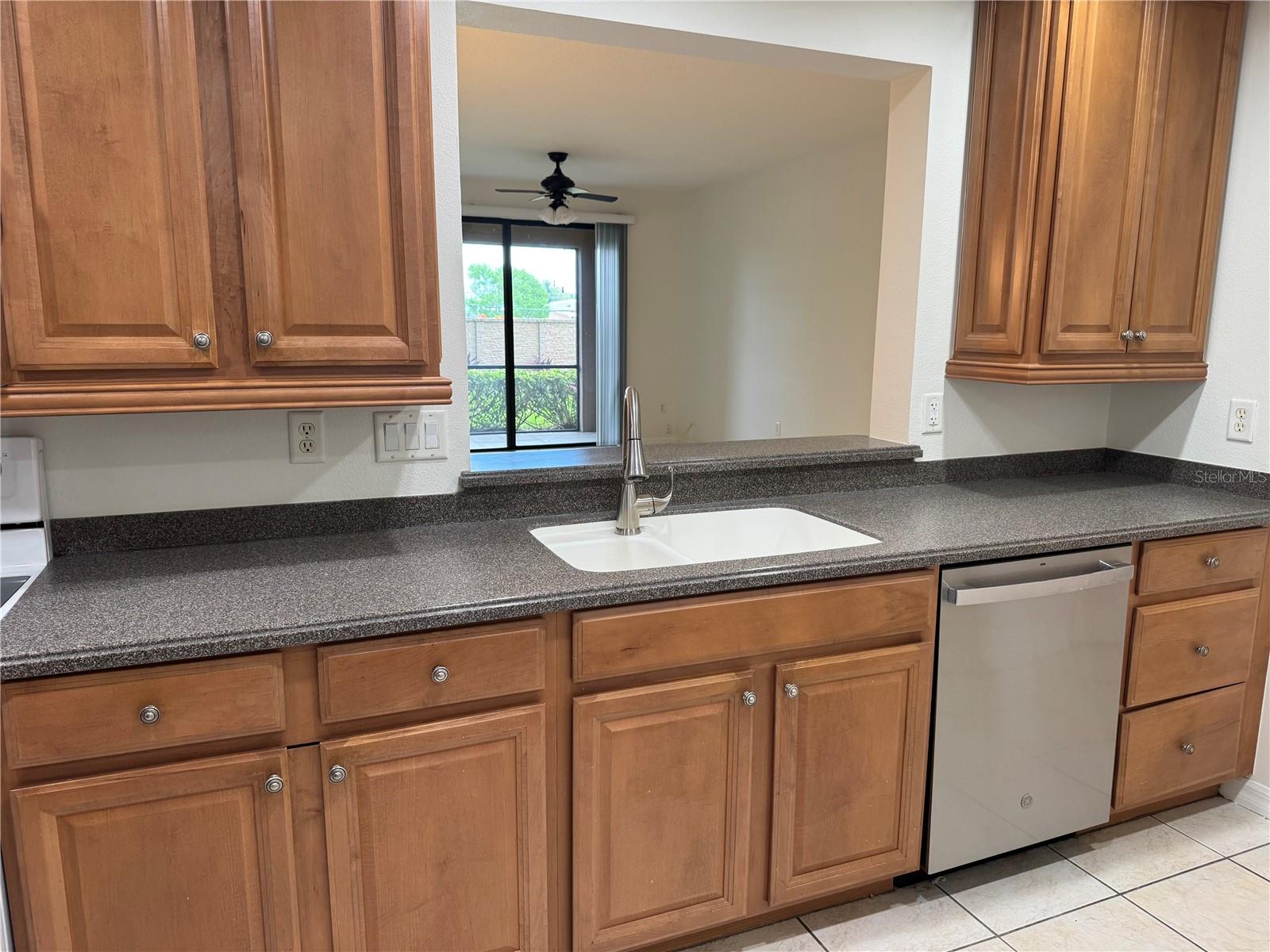 4037 OVERTURE CIR #4037 — photo 36