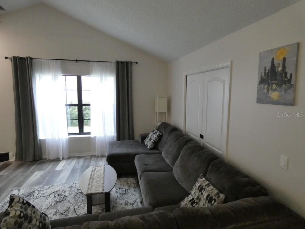 6534 FOXMOOR DR — photo 16