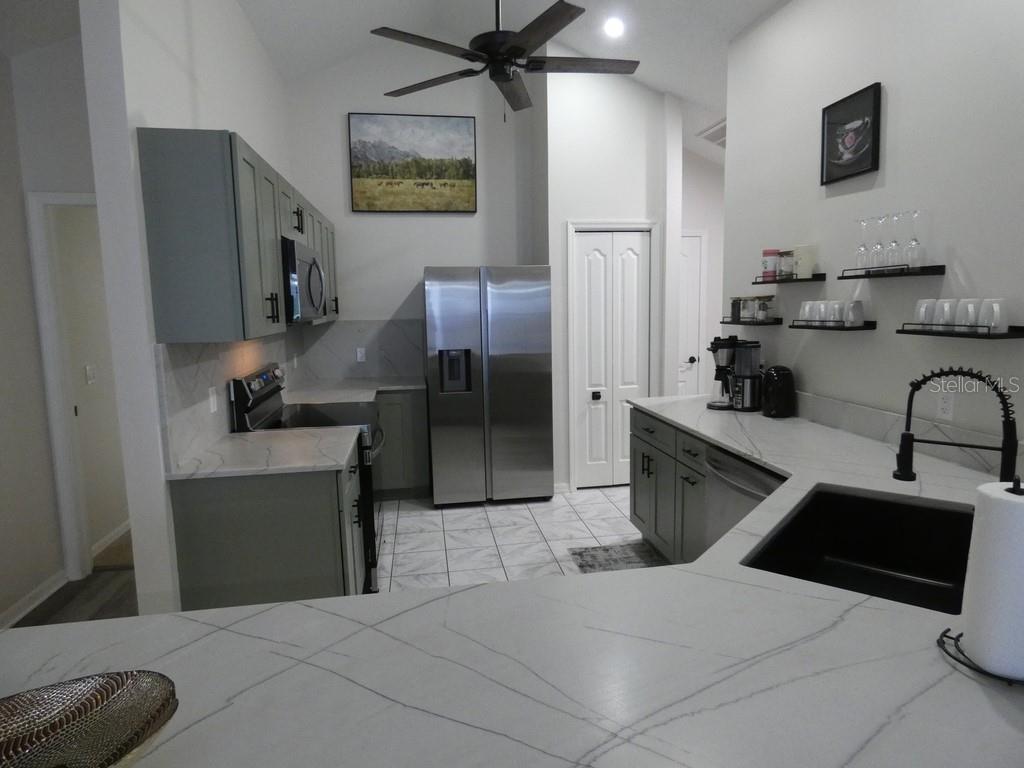 6534 FOXMOOR DR — photo 2