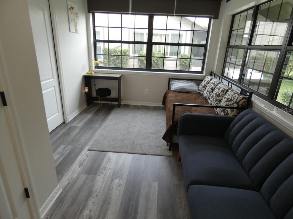 6534 FOXMOOR DR — photo 9