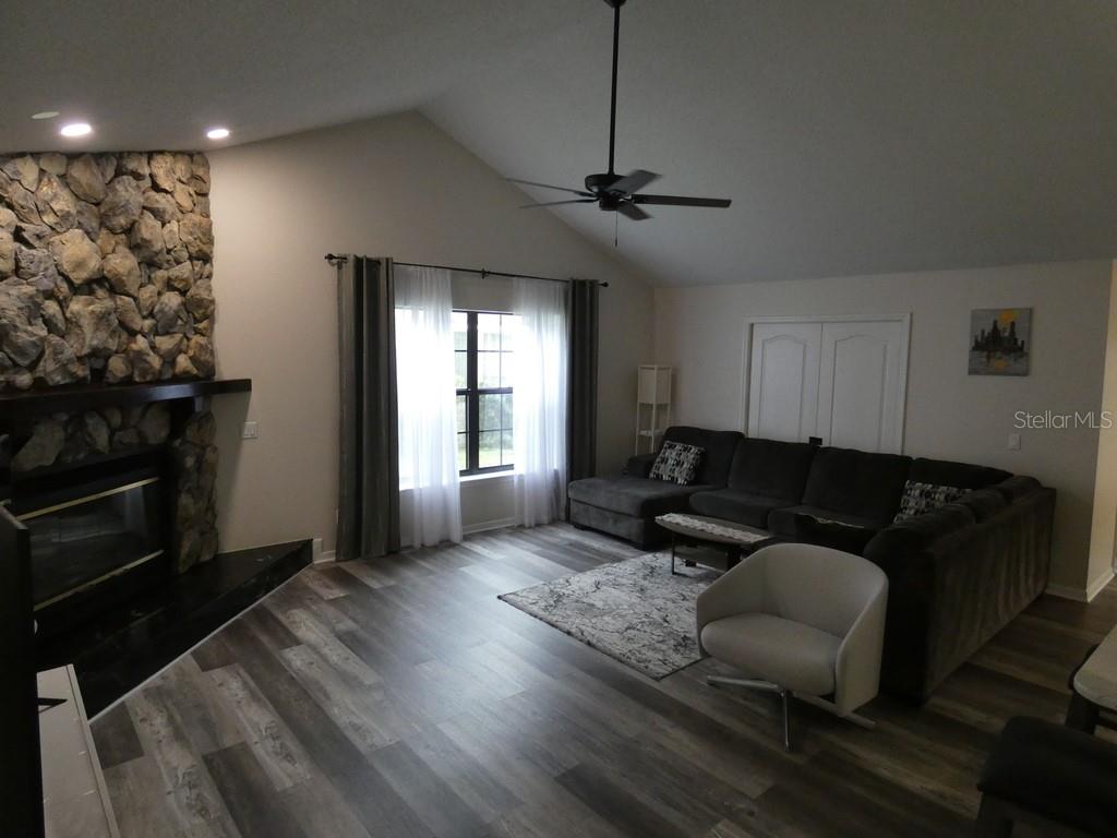 6534 FOXMOOR DR — photo 8