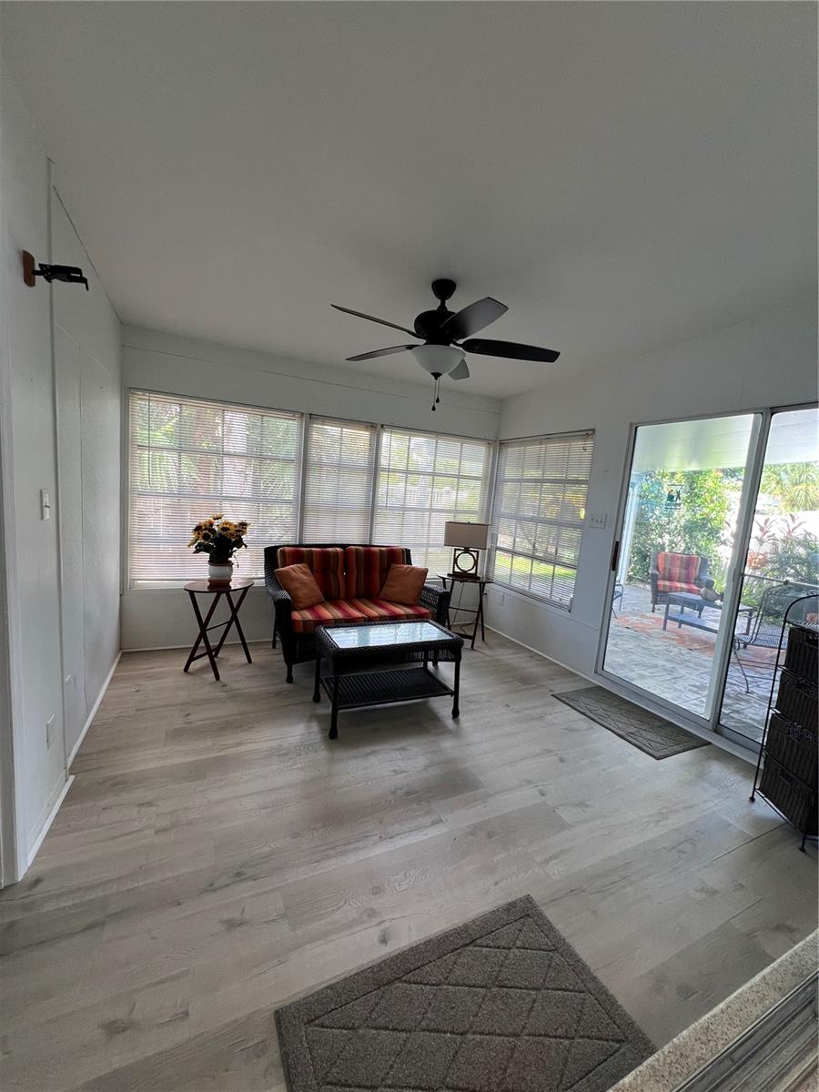 2831 CLINTON ST S — photo 8