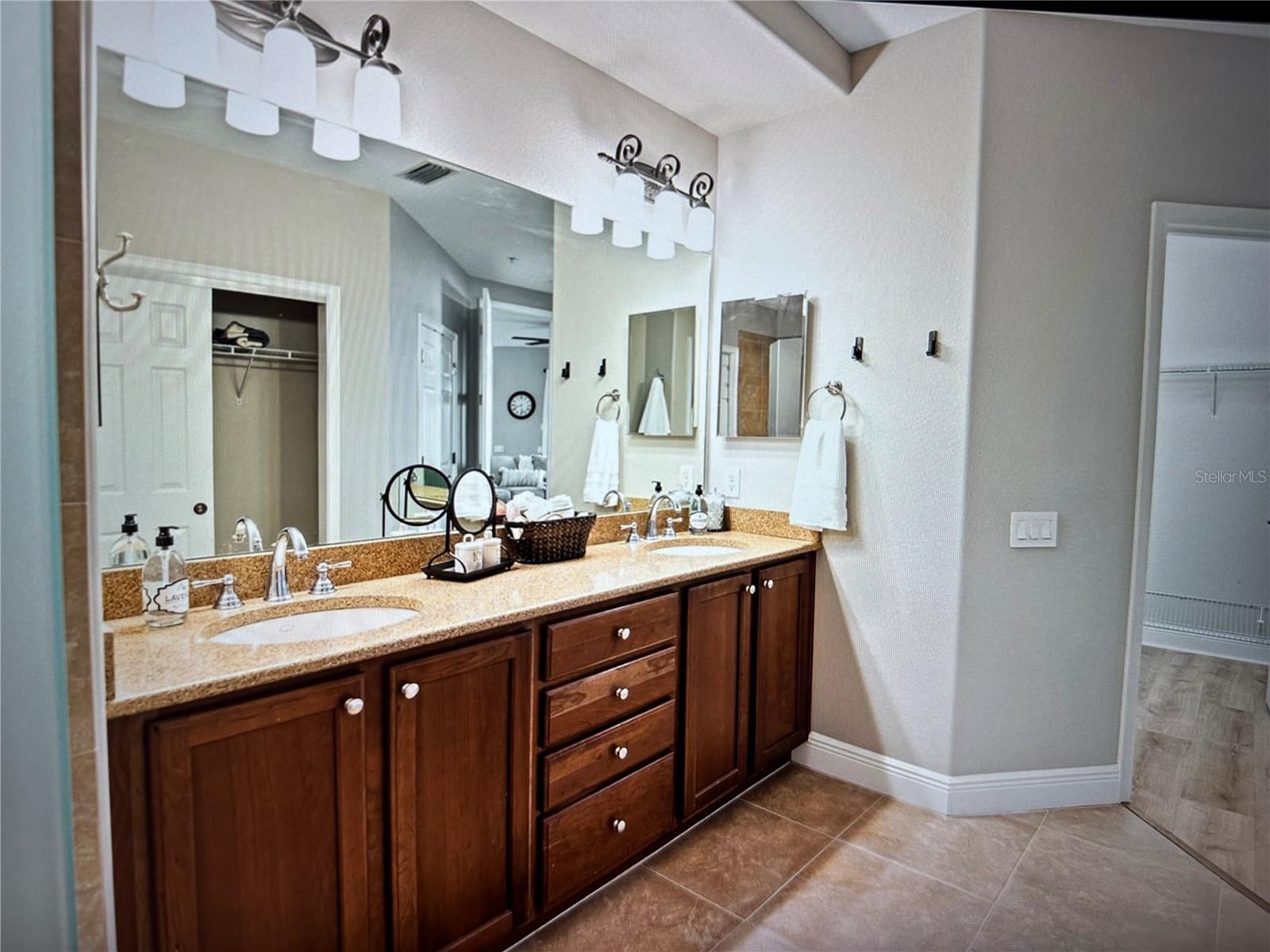 1121 RIVERSCAPE ST — photo 5
