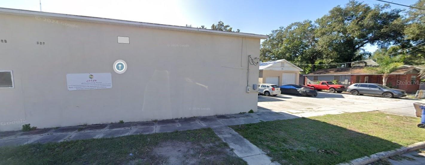 2806 N TAMPA ST — photo 4
