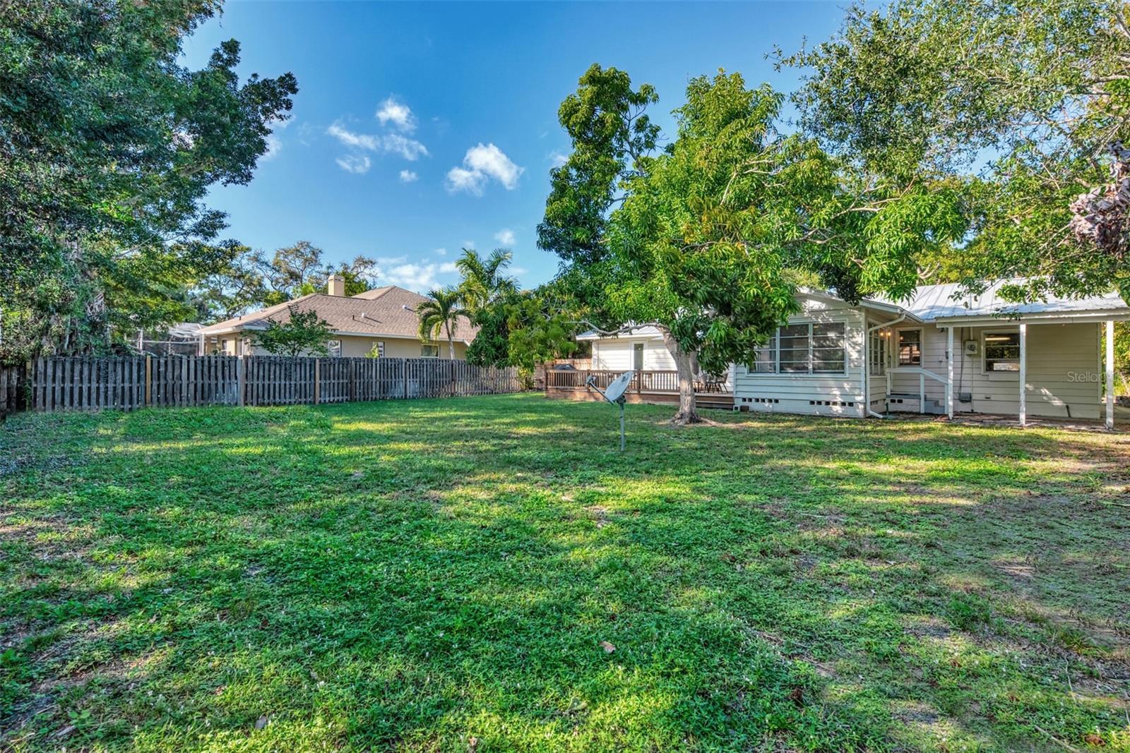 1726 FLOYD ST — photo 39