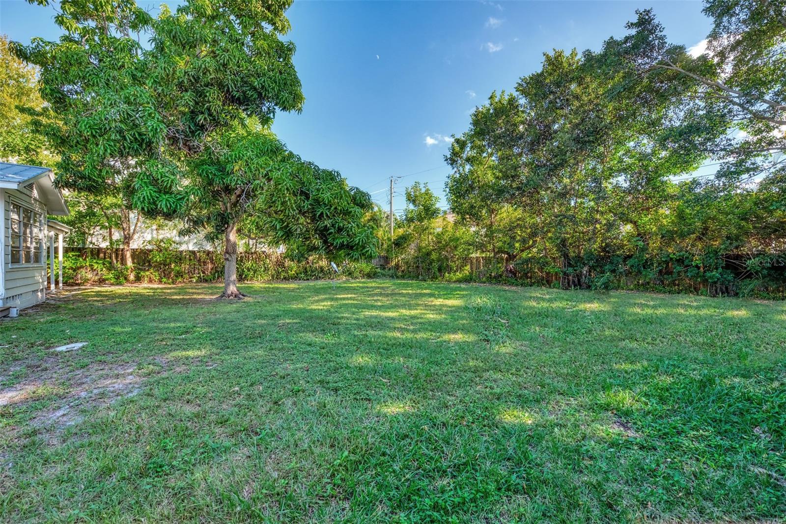 1726 FLOYD ST — photo 41