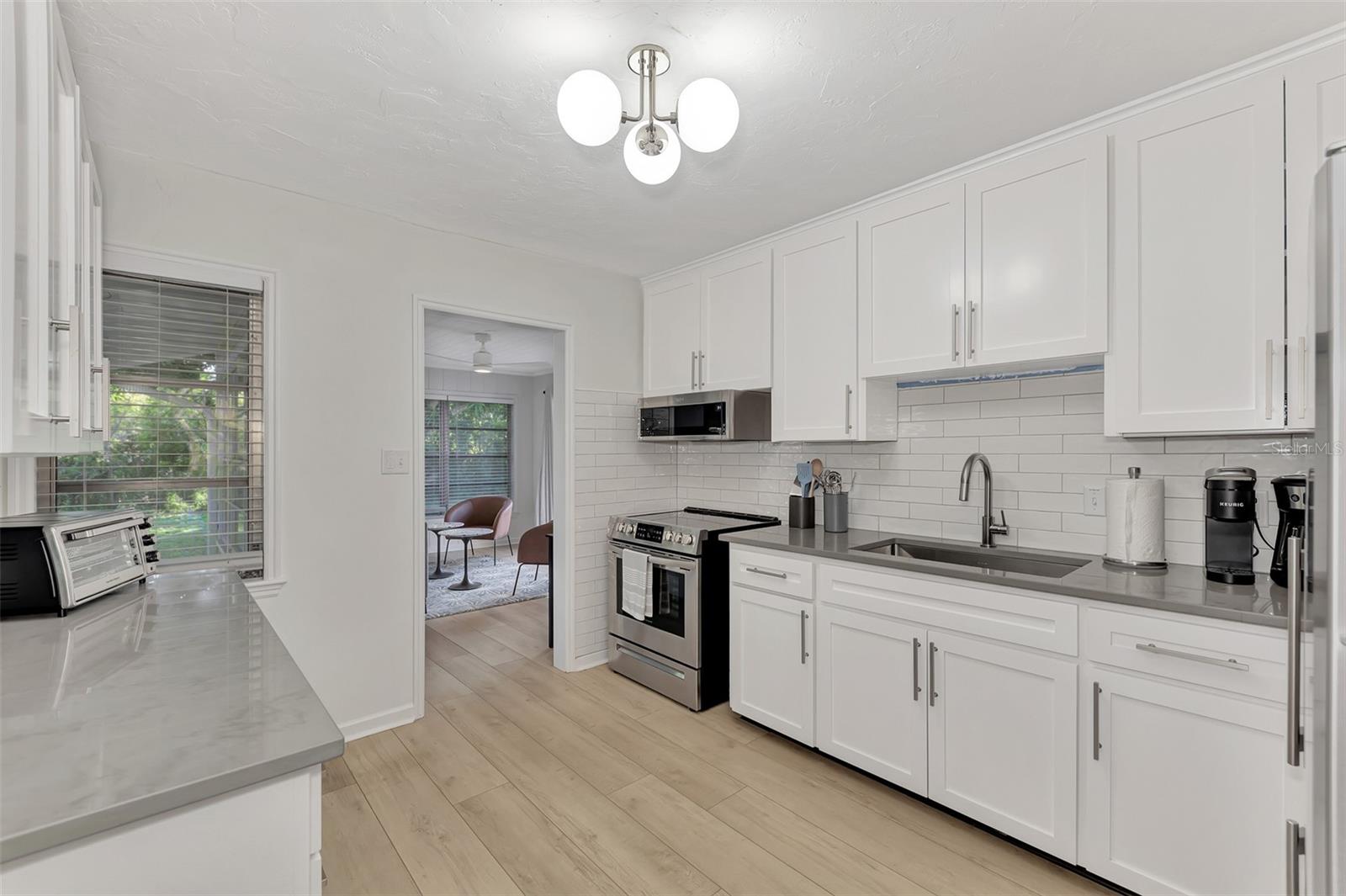 1726 FLOYD ST — photo 19