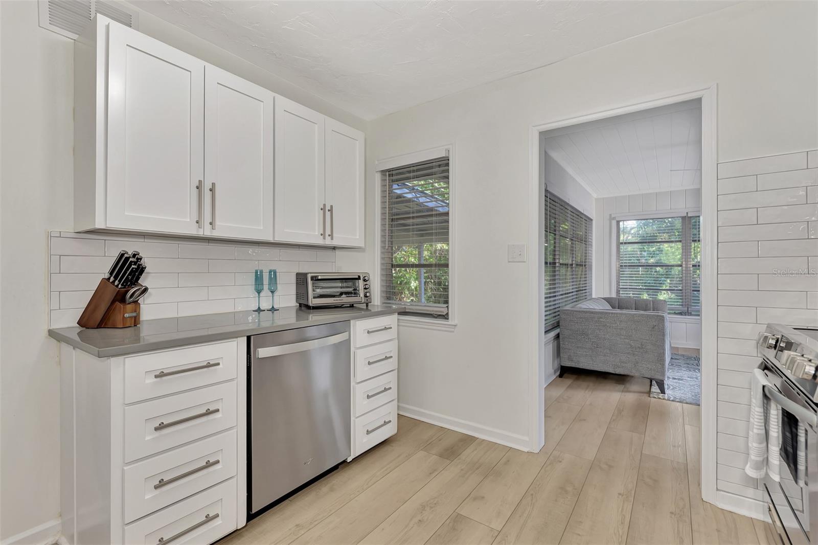 1726 FLOYD ST — photo 20
