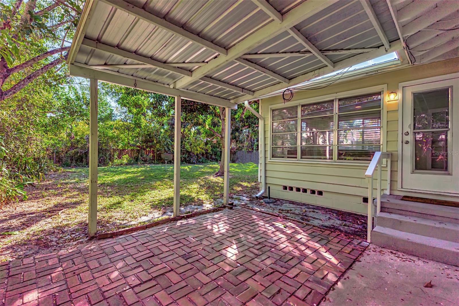 1726 FLOYD ST — photo 37