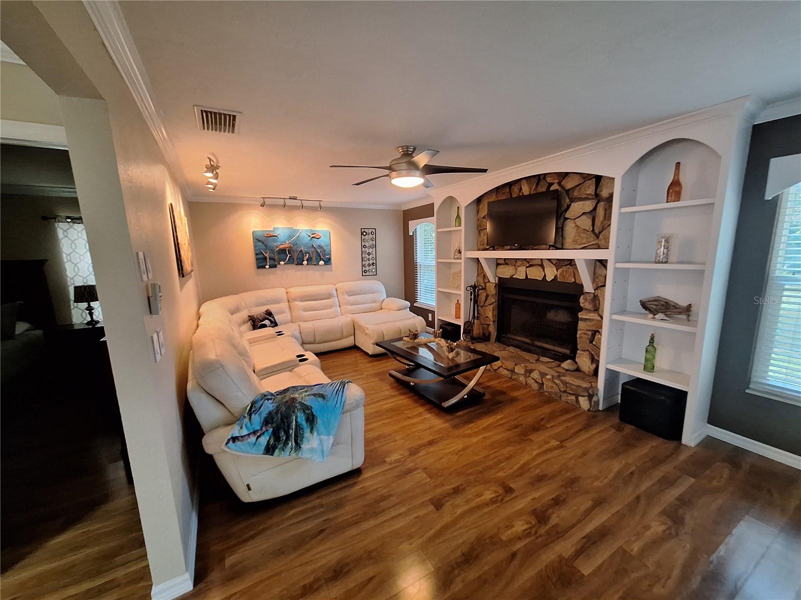 9613 LEEWARD AVE — photo 33