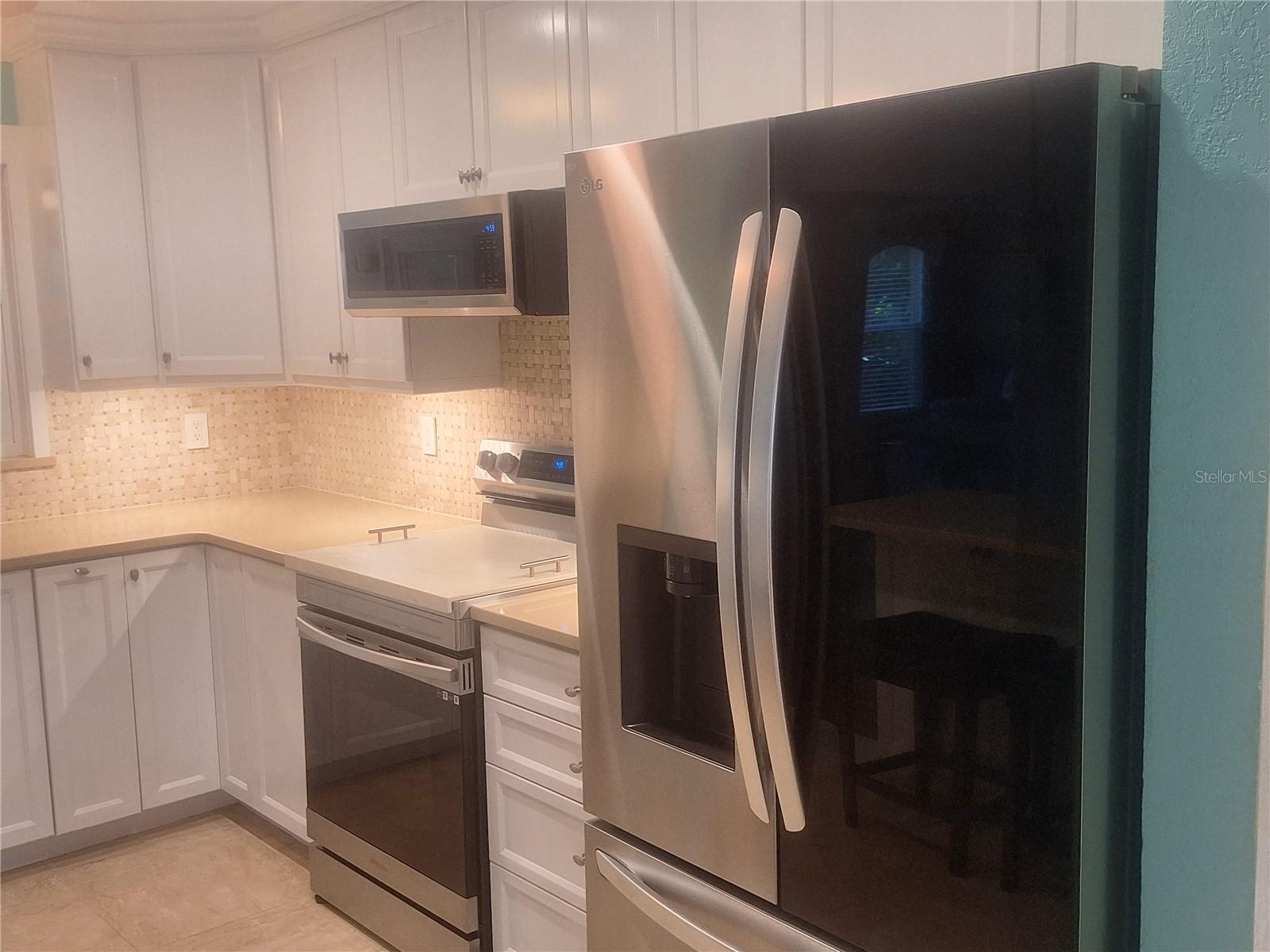 9613 LEEWARD AVE — photo 11