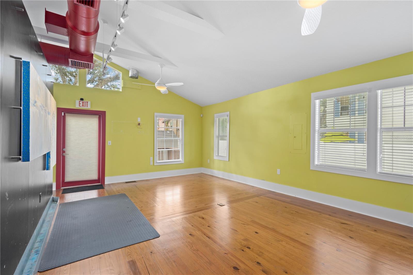 1950 ADAMS LN — photo 2