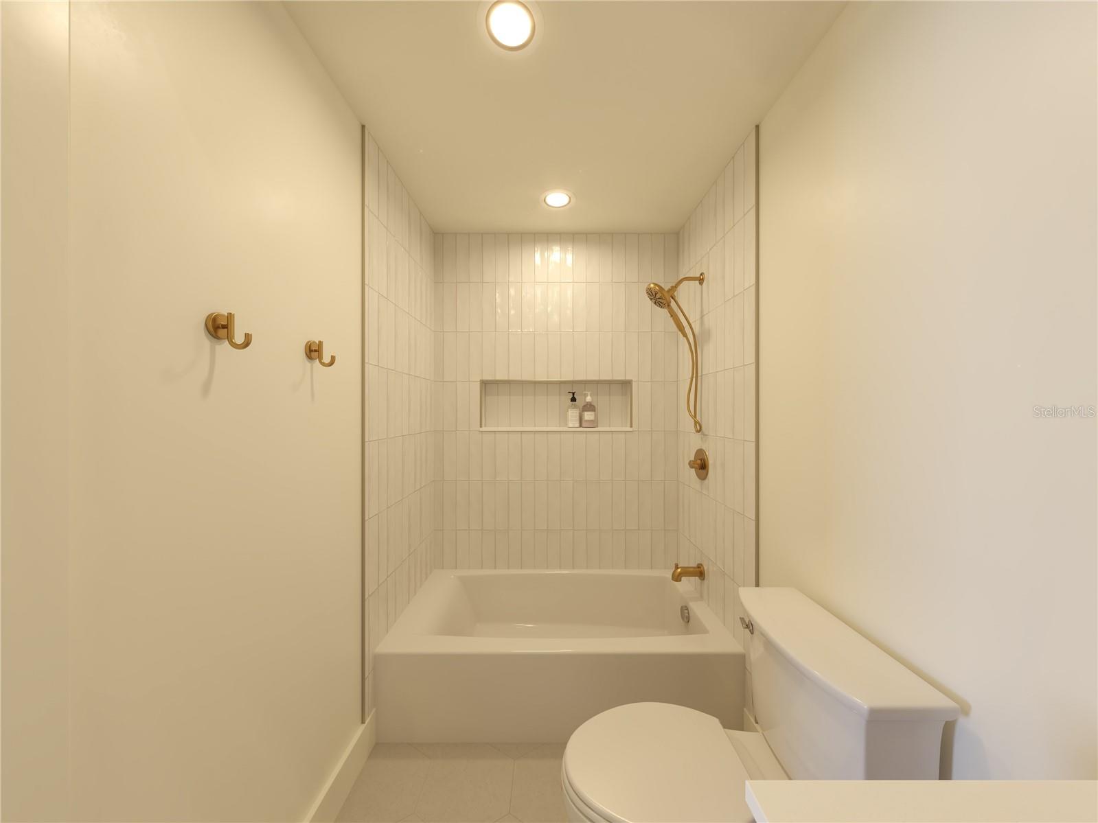 124 N MILLER RD — photo 45