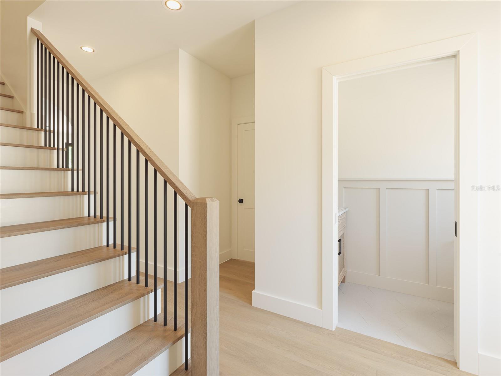 124 N MILLER RD — photo 11