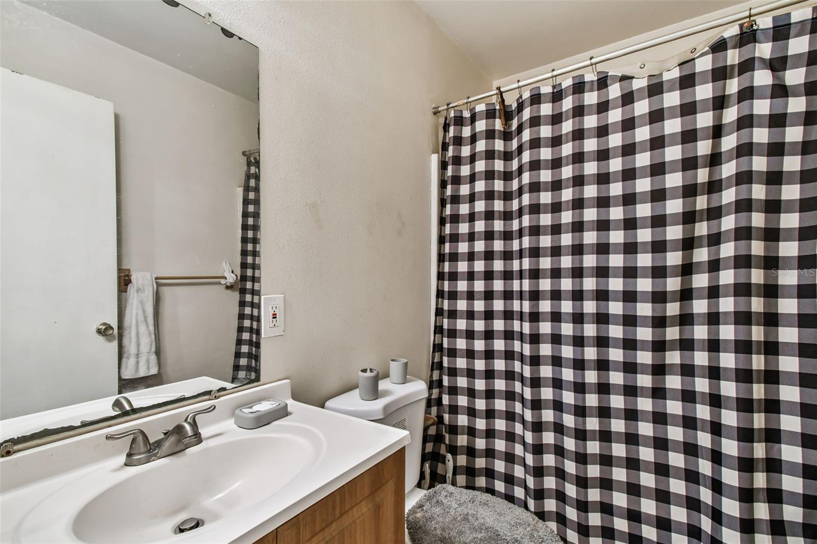 8205 N SEMMES ST — photo 11