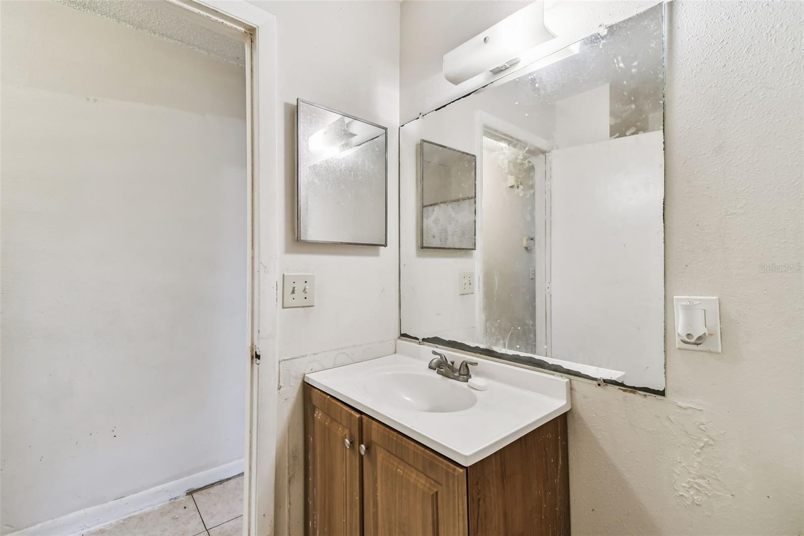 8205 N SEMMES ST — photo 12