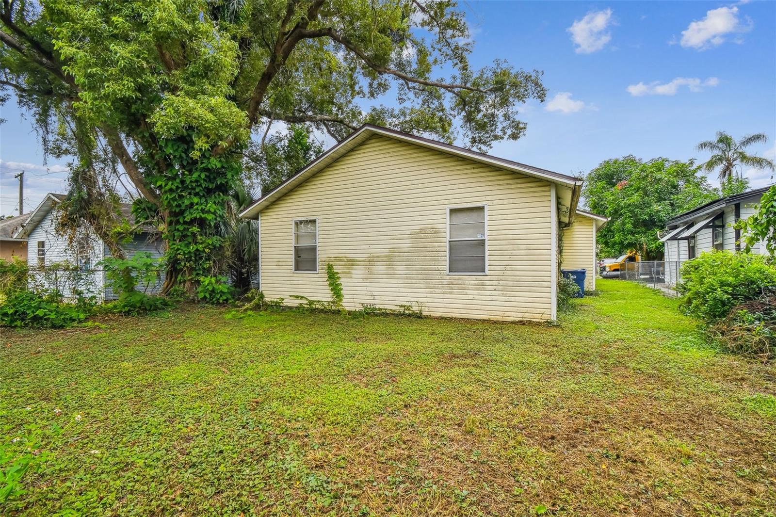 8205 N SEMMES ST — photo 4