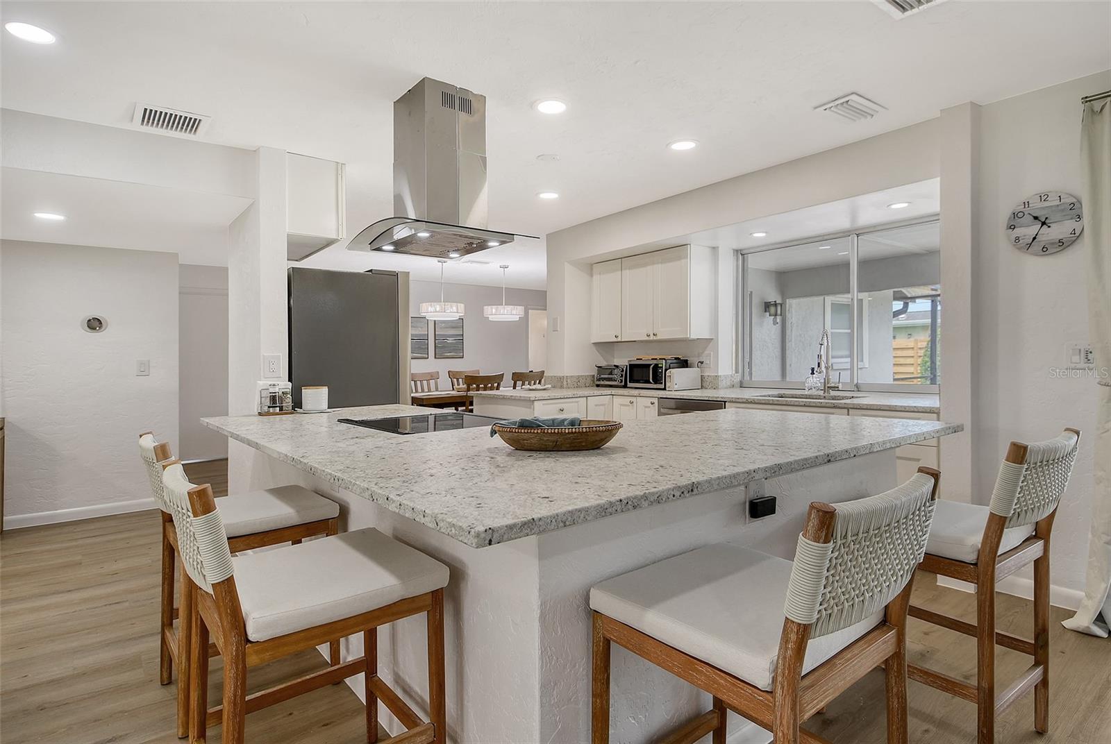 6722 ROXBURY DR — photo 24