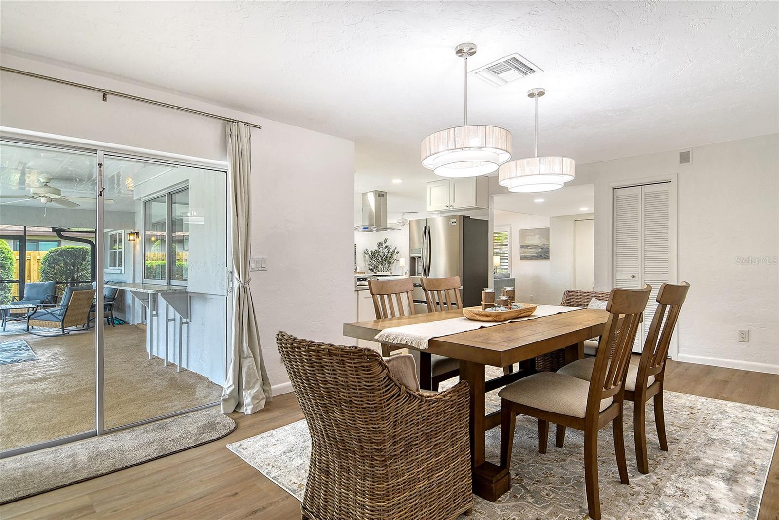 6722 ROXBURY DR — photo 32