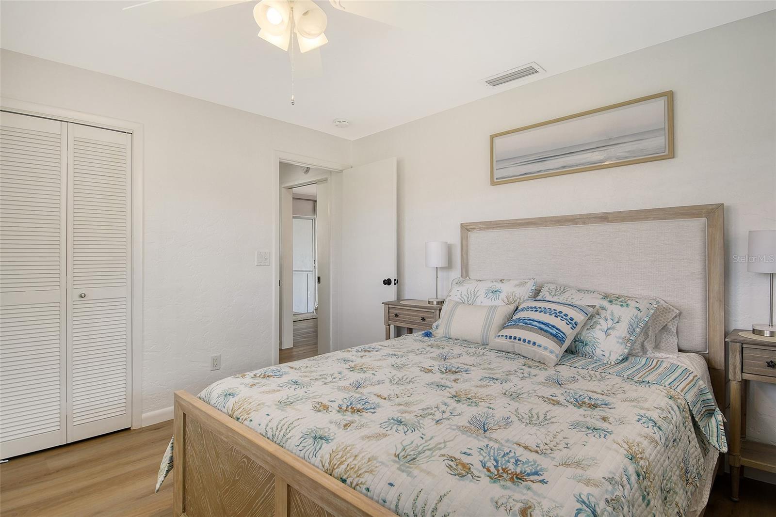 6722 ROXBURY DR — photo 40