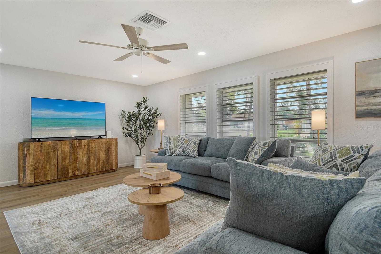 6722 ROXBURY DR — photo 12
