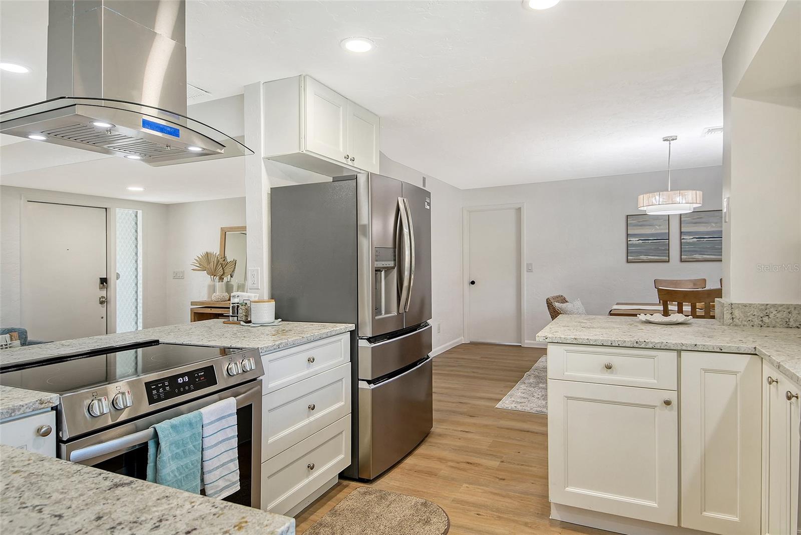 6722 ROXBURY DR — photo 29