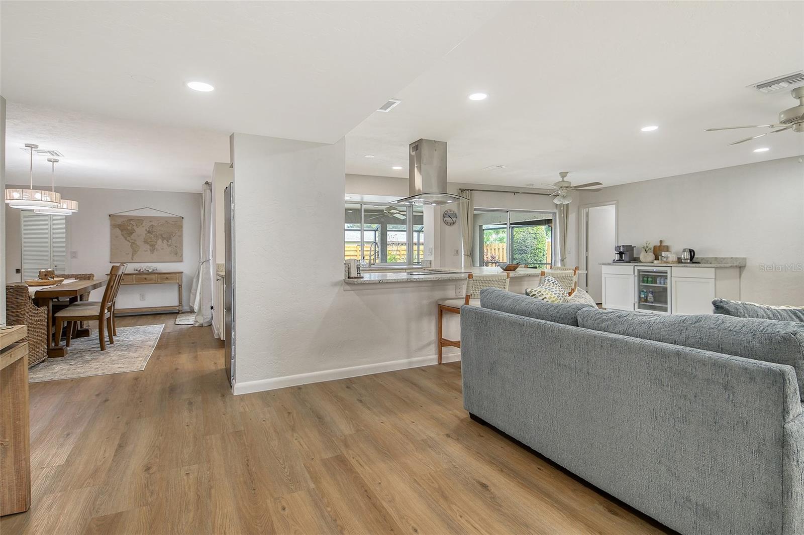 6722 ROXBURY DR — photo 9