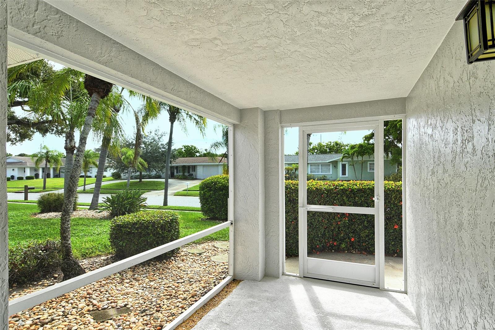 6722 ROXBURY DR — photo 6