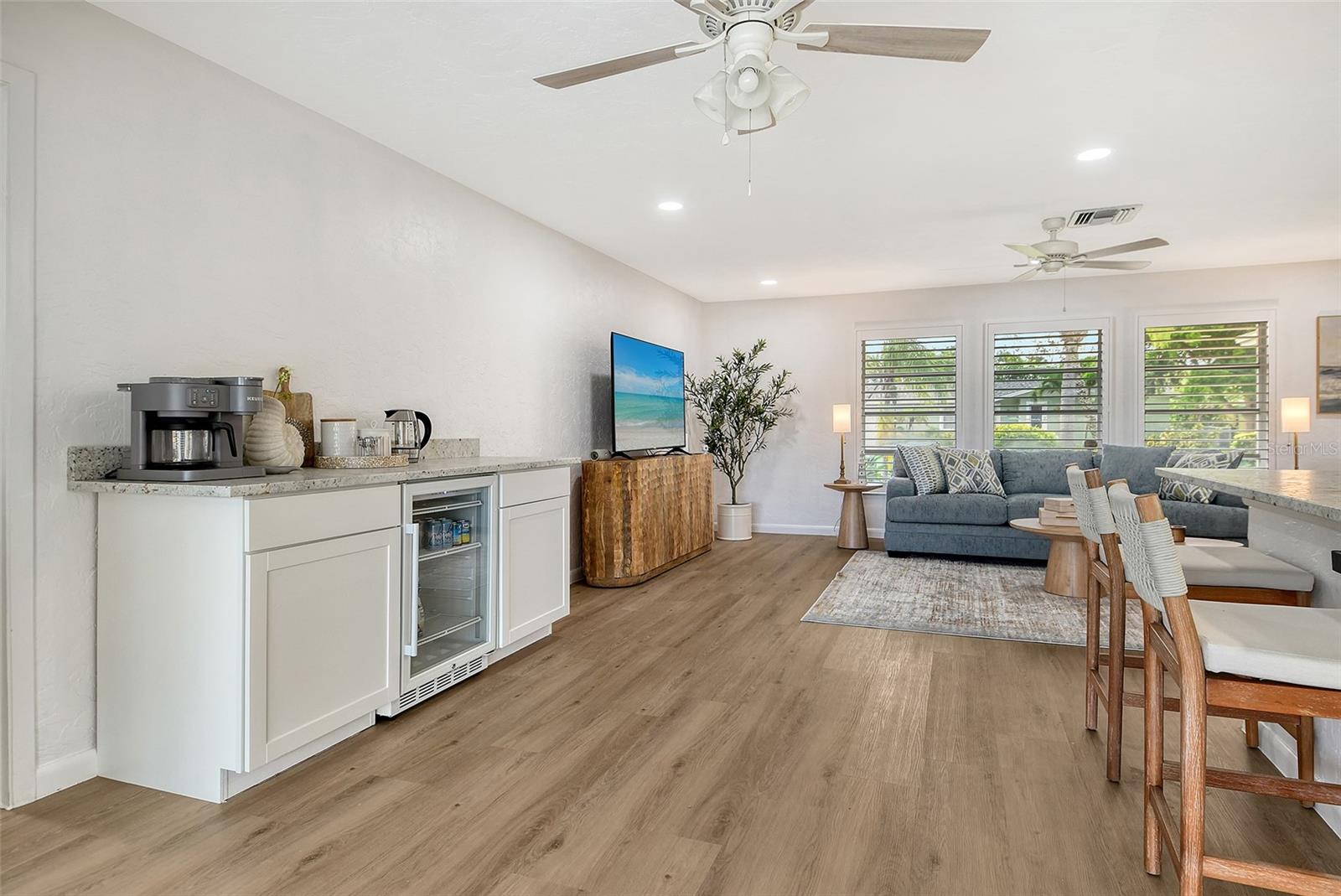 6722 ROXBURY DR — photo 22