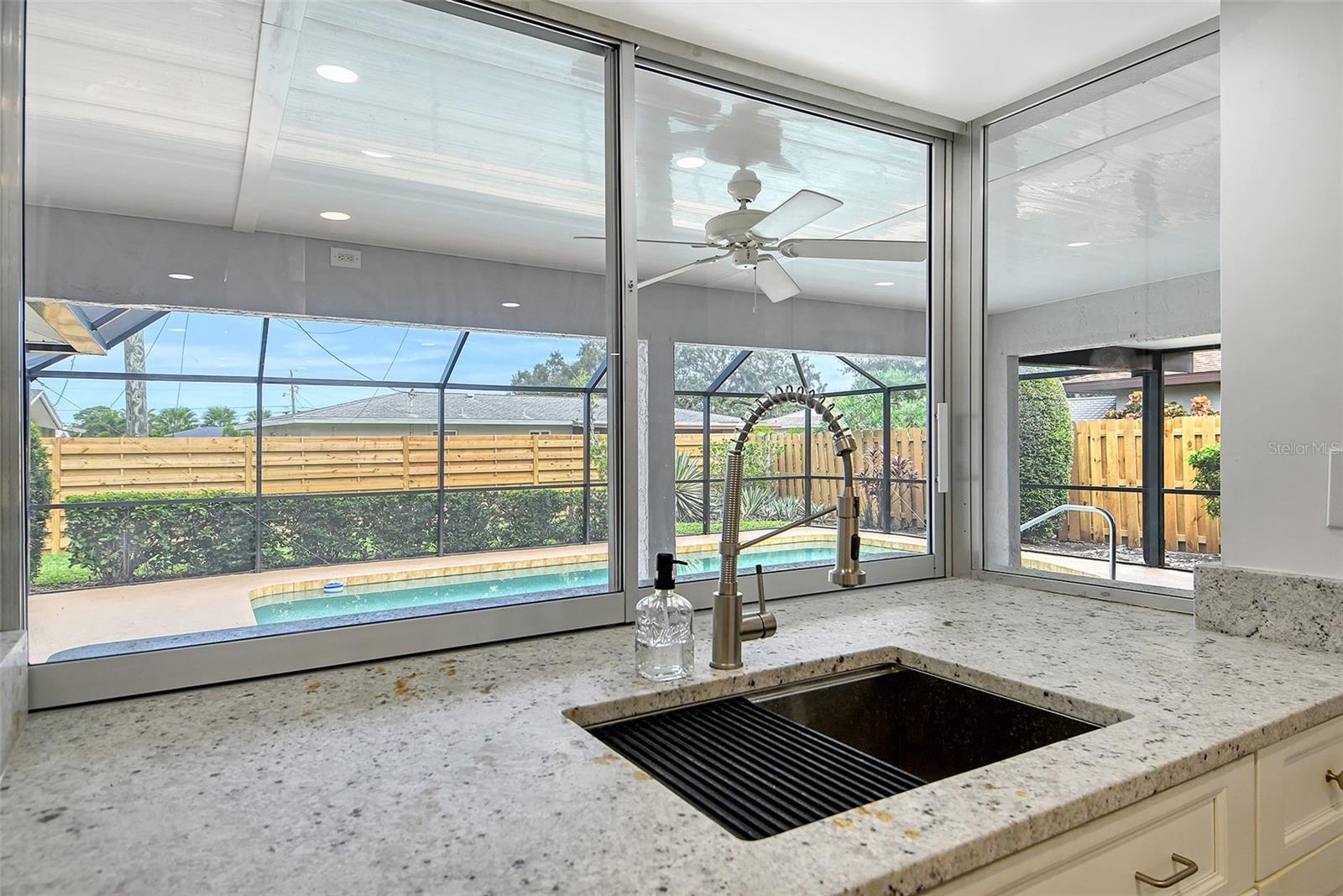 6722 ROXBURY DR — photo 28