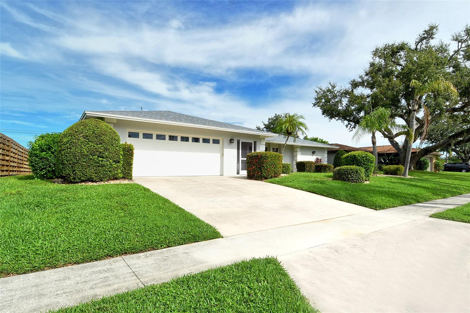 6722 ROXBURY DR — photo 54