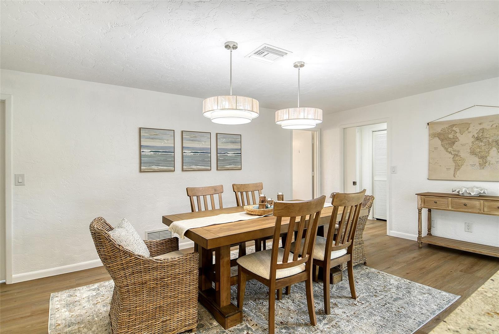 6722 ROXBURY DR — photo 31
