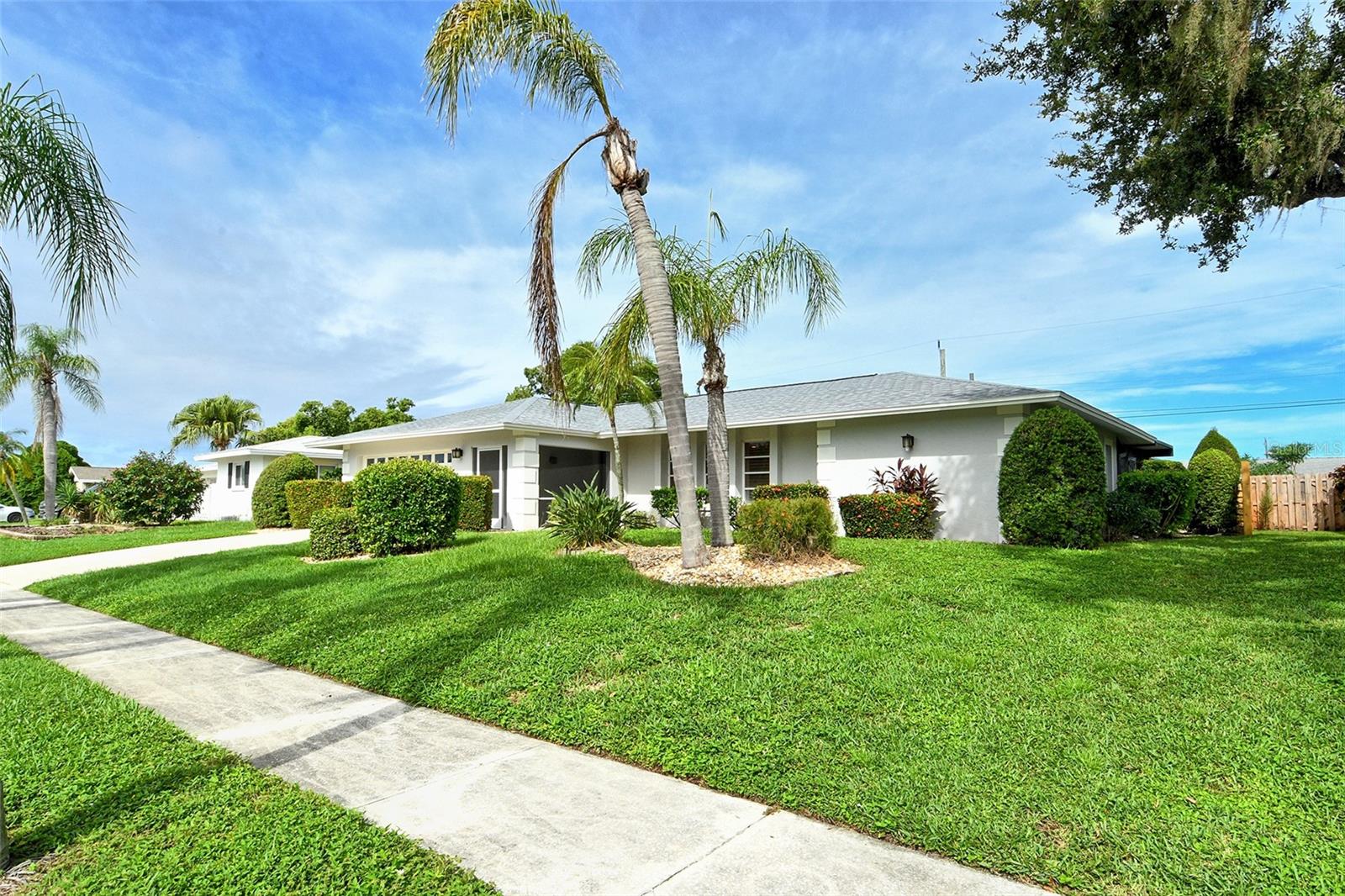 6722 ROXBURY DR — photo 55