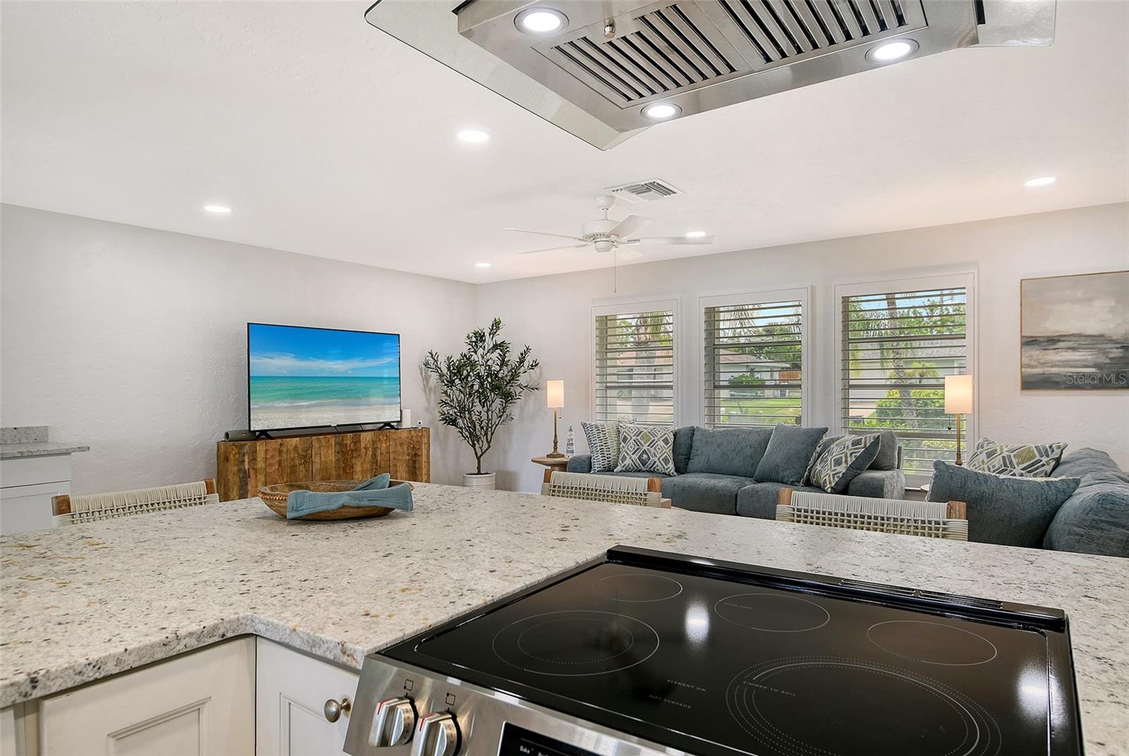 6722 ROXBURY DR — photo 30